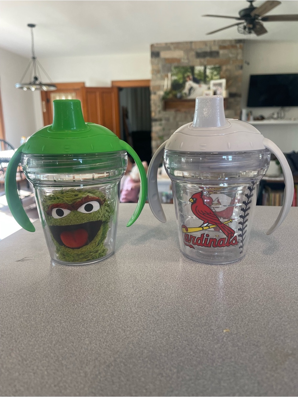 Kids Sippy Cups - Green Oscar the Grouch & White Cardinals Set